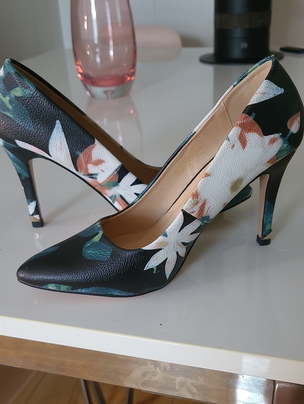 Women's Floral Pointed-Toe Stiletto Heels in Black and White
